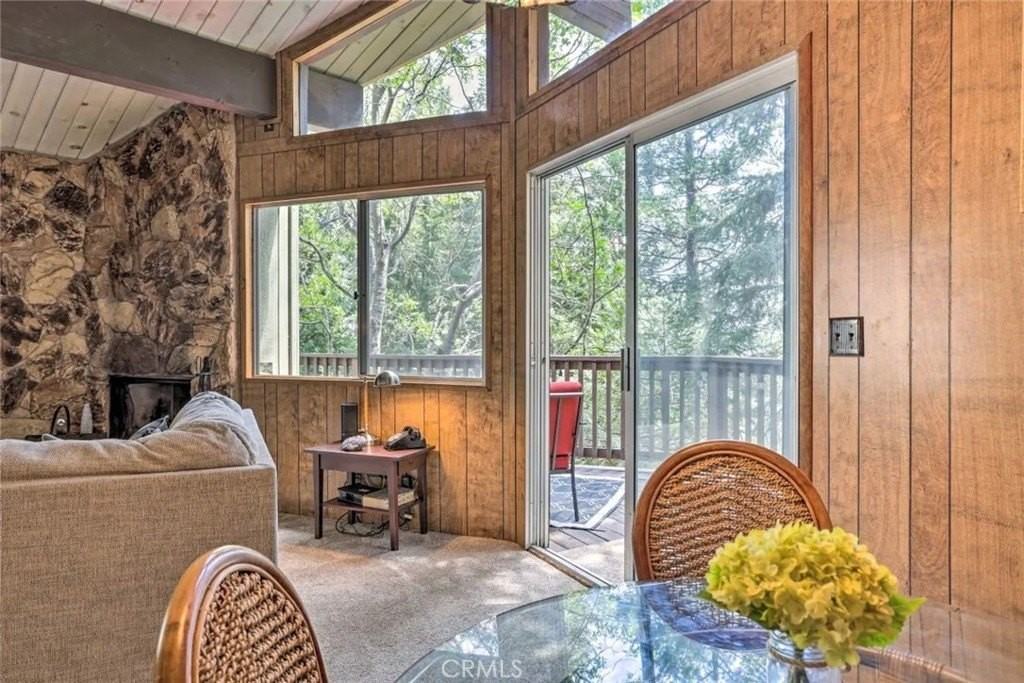 607 E Victoria Ct - Photo 6 of 27