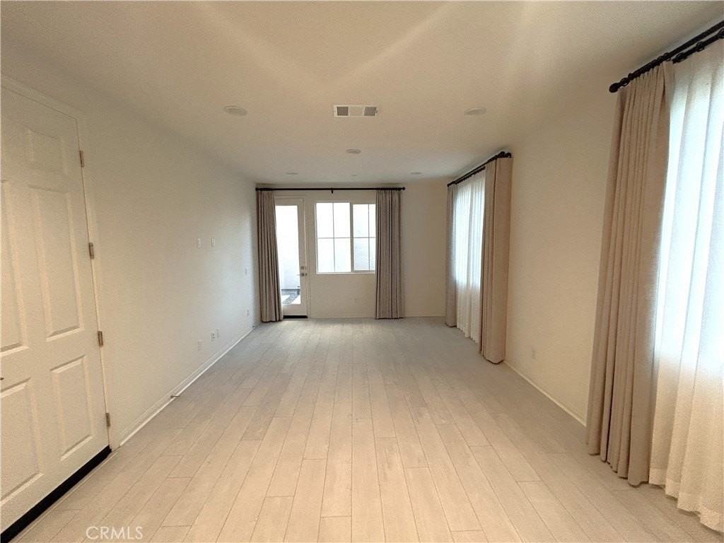 16134 Paddock Ave - Photo 5 of 36