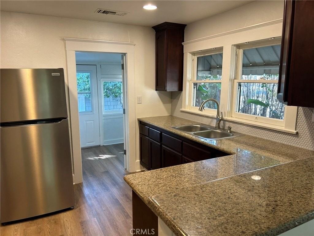 246 W 4th St - Photo 4 of 21