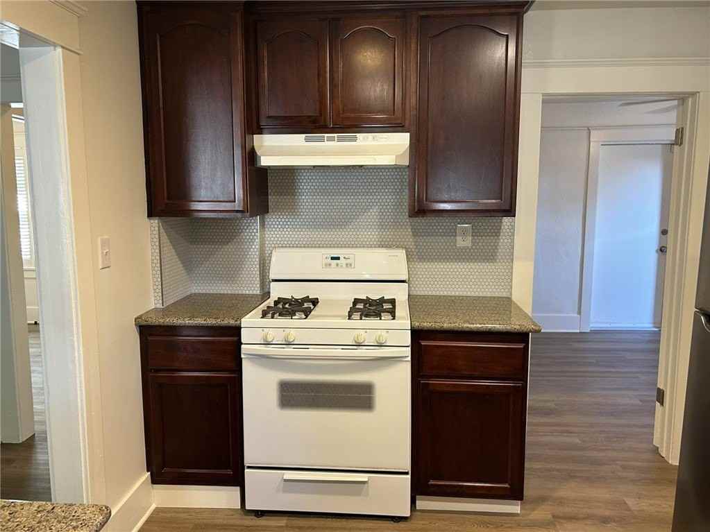 246 W 4th St - Photo 5 of 21