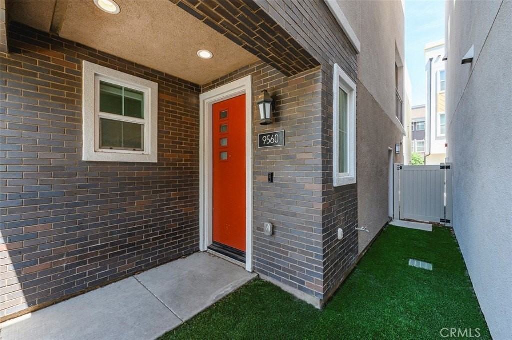 9560 Hammock Pl - Photo 3 of 49