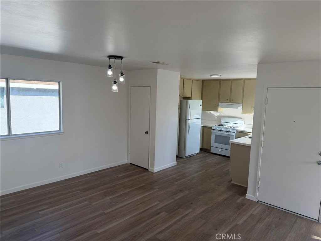 9594 Pettswood Dr - Photo 4 of 13