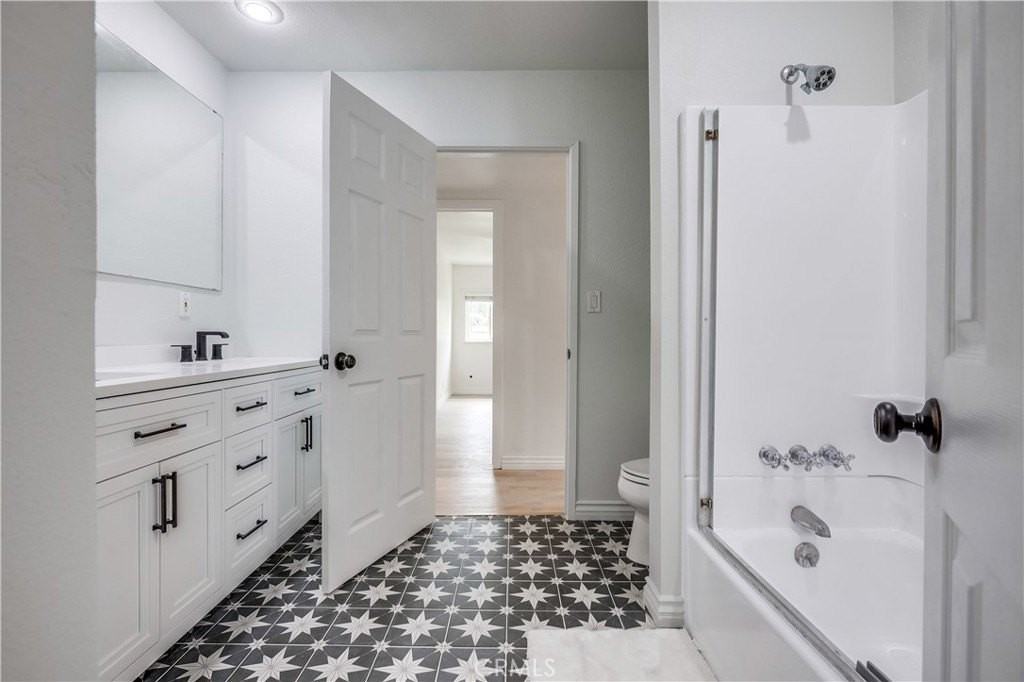 430 E Mayfair Ave - Photo 7 of 9