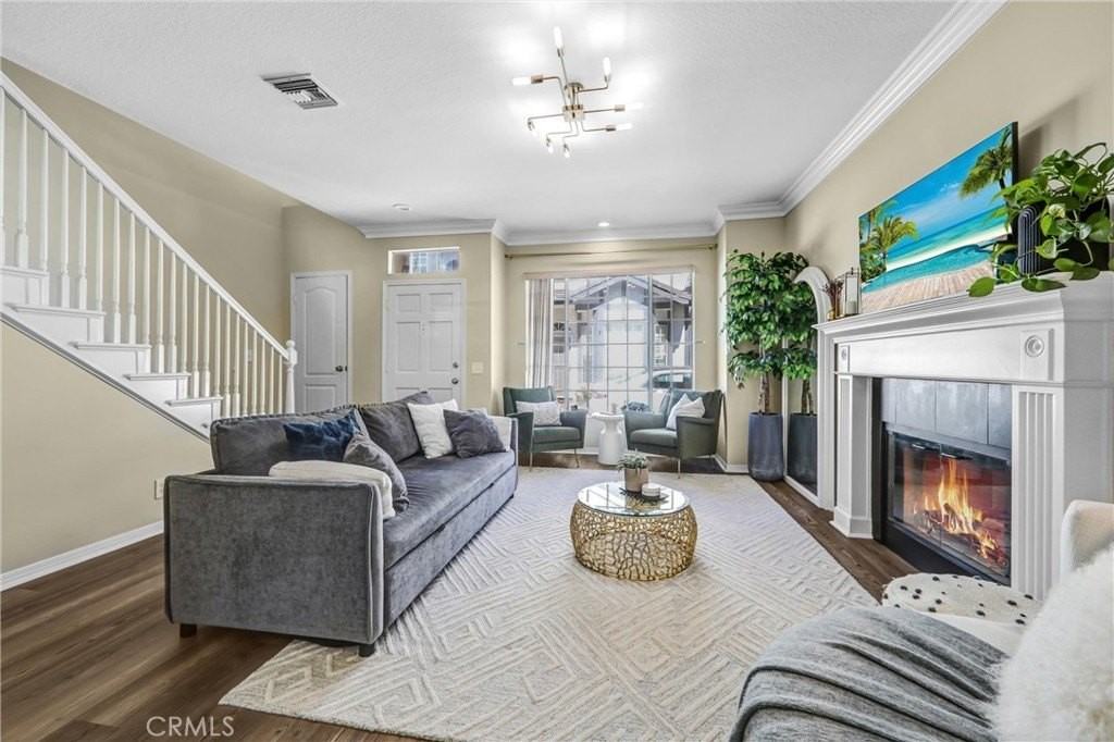 1849 10th Ave #E - Photo 3 of 28