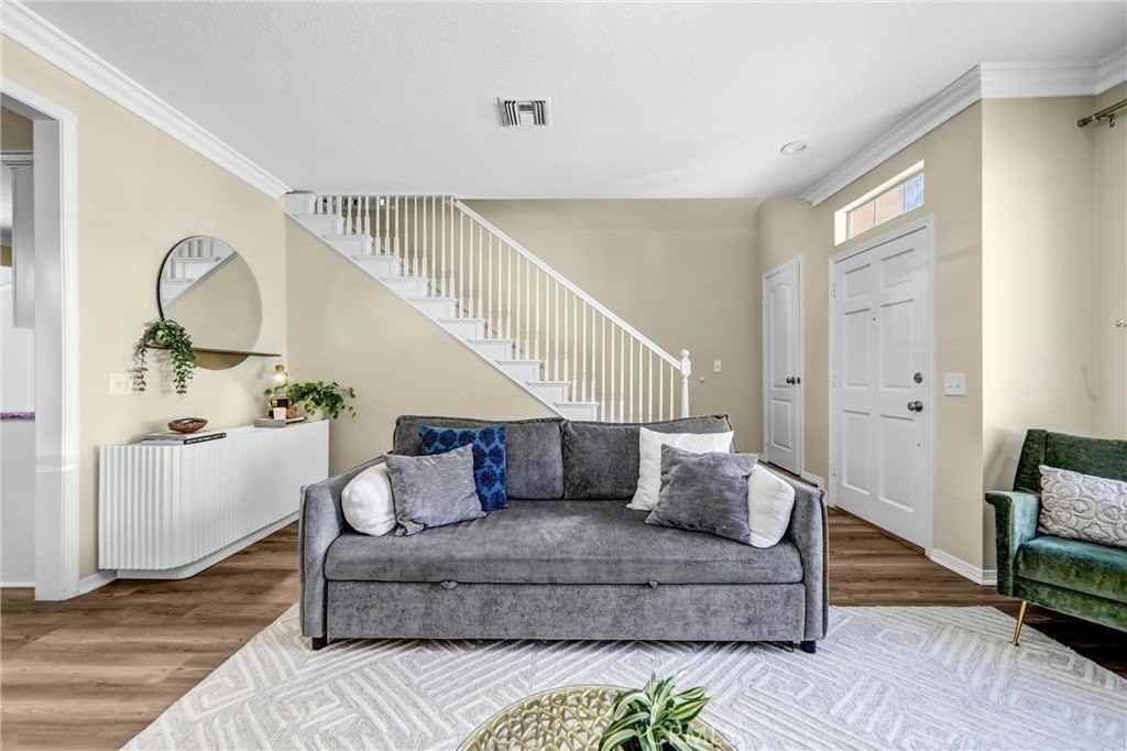 1849 10th Ave #E - Photo 4 of 28