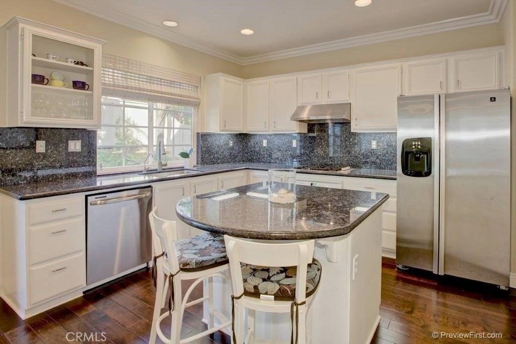 37 Dawn Ln - Photo 2 of 32