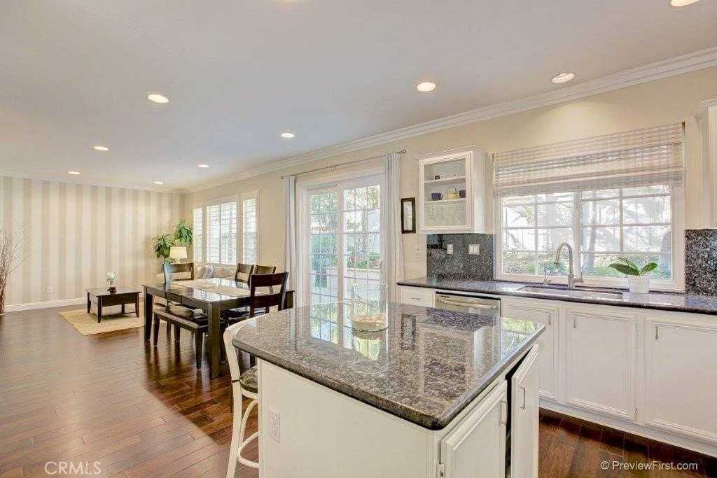 37 Dawn Ln - Photo 4 of 32