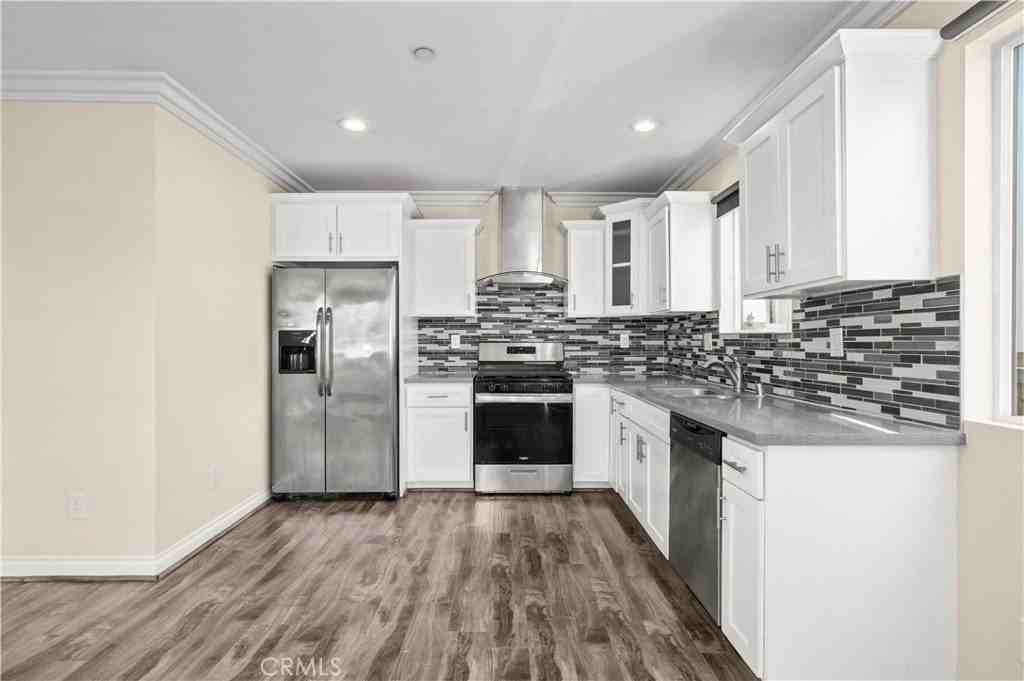 4816 Saturn St - Photo 2 of 12