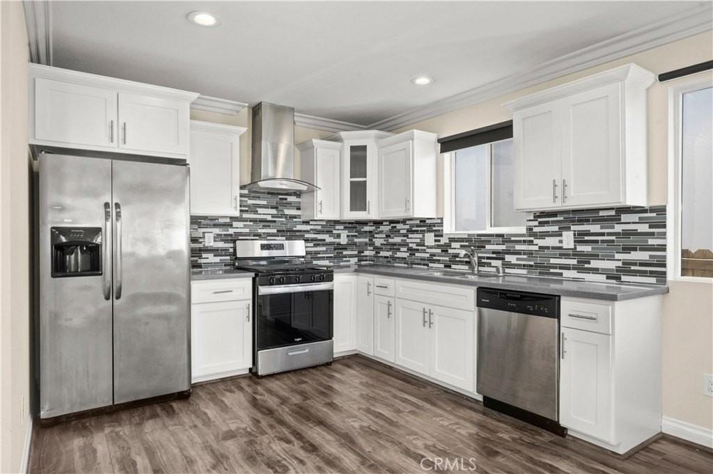 4816 Saturn St - Photo 3 of 12