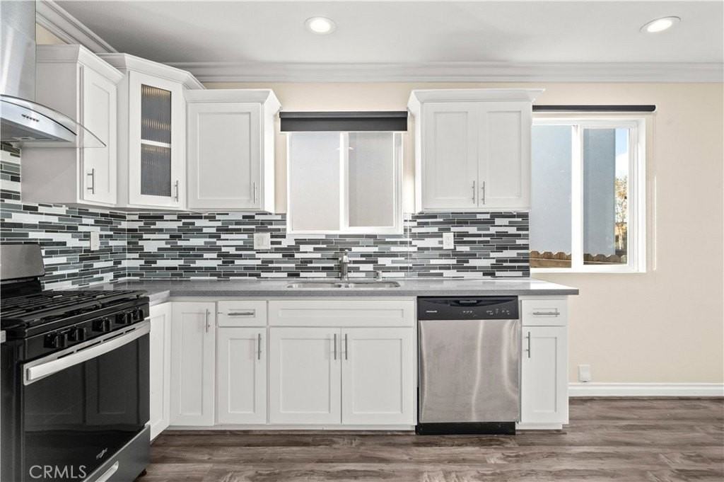 4816 Saturn St - Photo 4 of 12