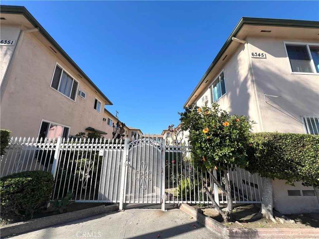 6345 Templeton St #J