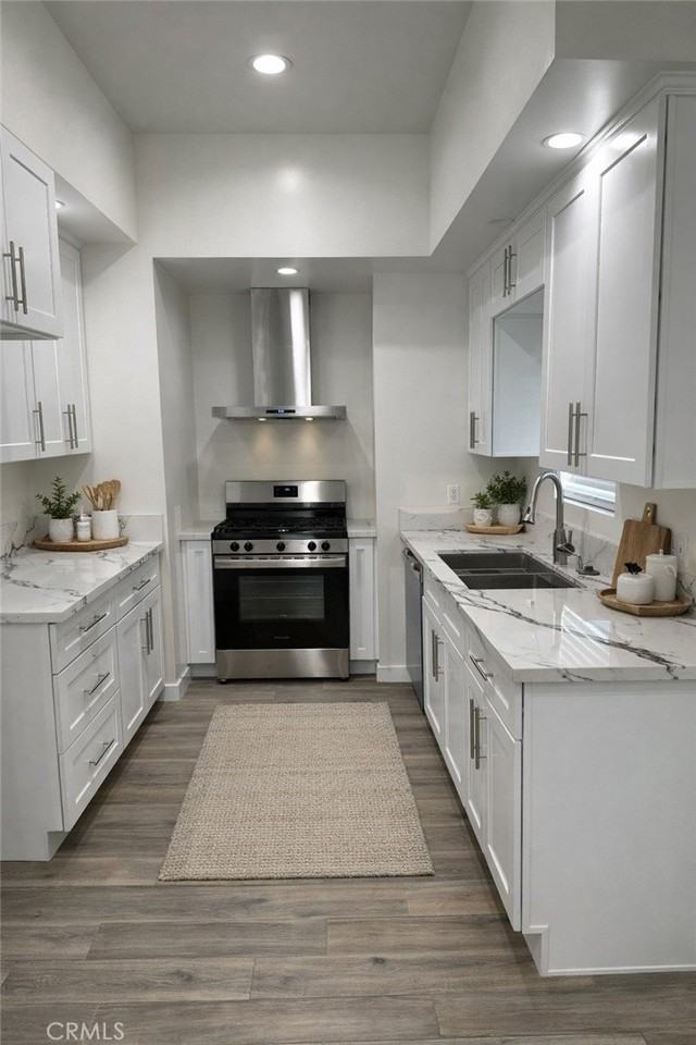 10652 Shoshone Ave - Photo 4 of 11