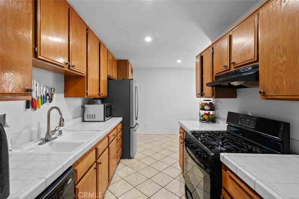 13825 Beaver St #25 - Photo 4 of 32