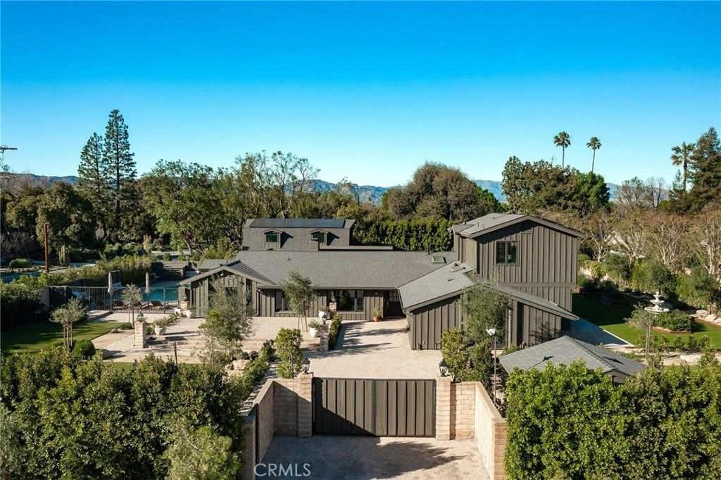 23139 Erwin St - Photo 2 of 50