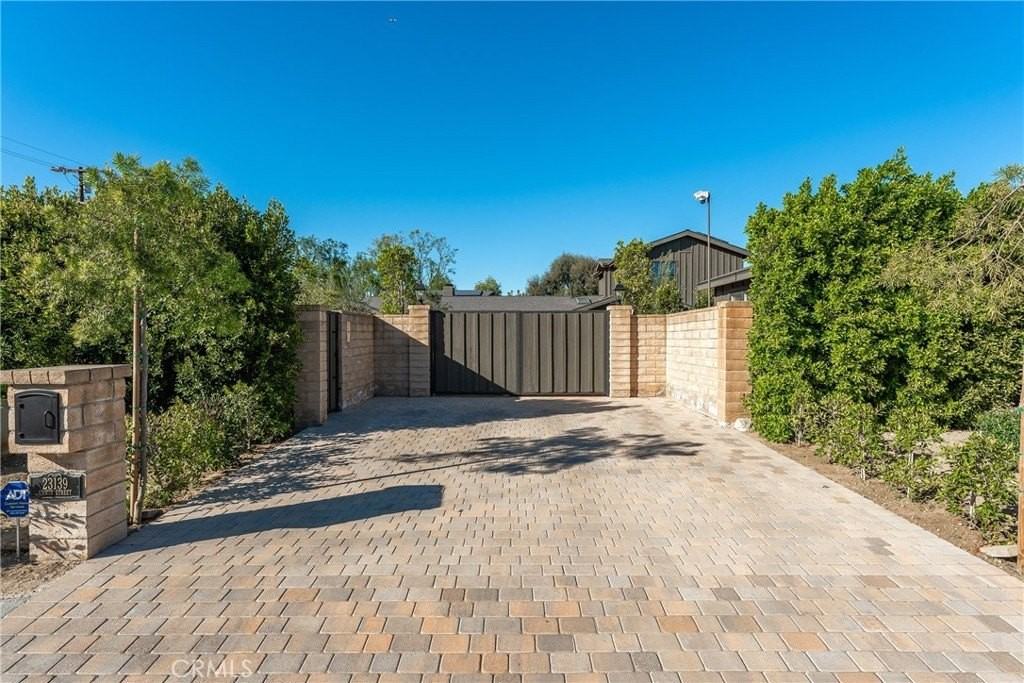 23139 Erwin St - Photo 4 of 50