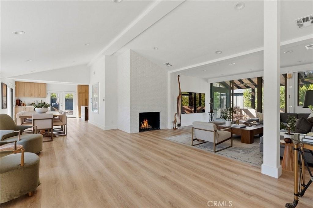 23139 Erwin St - Photo 7 of 50