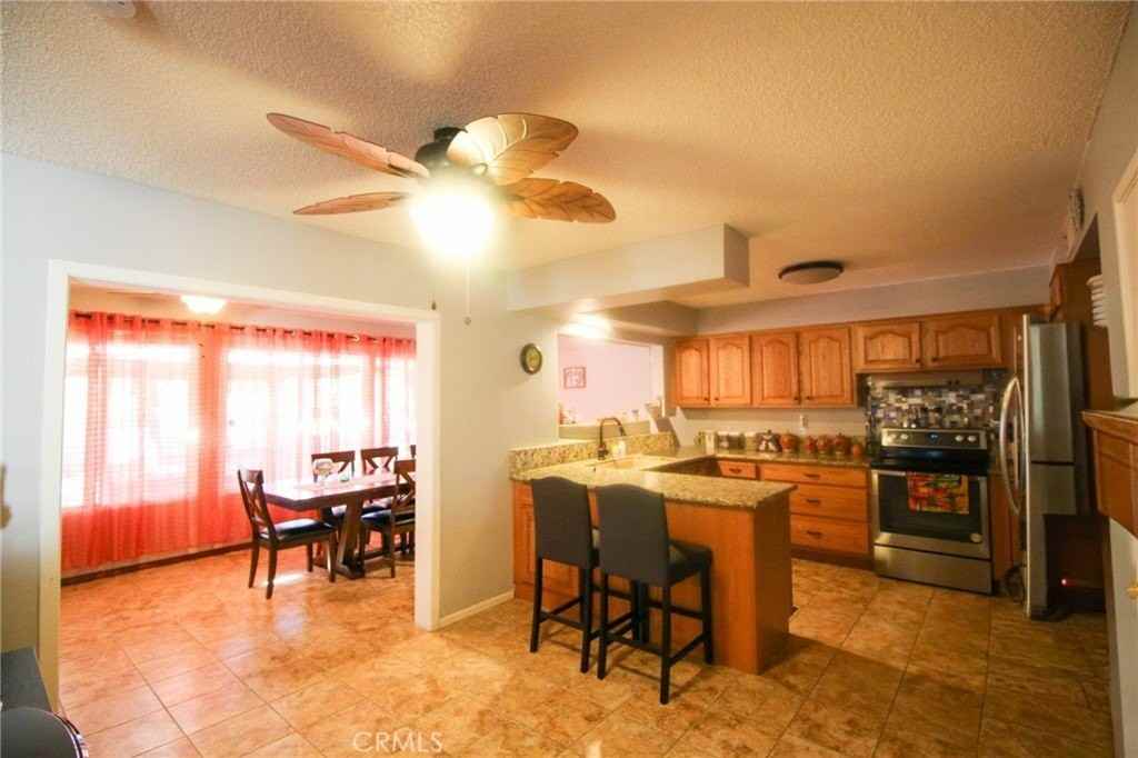 25669 Warwick Rd - Photo 7 of 36