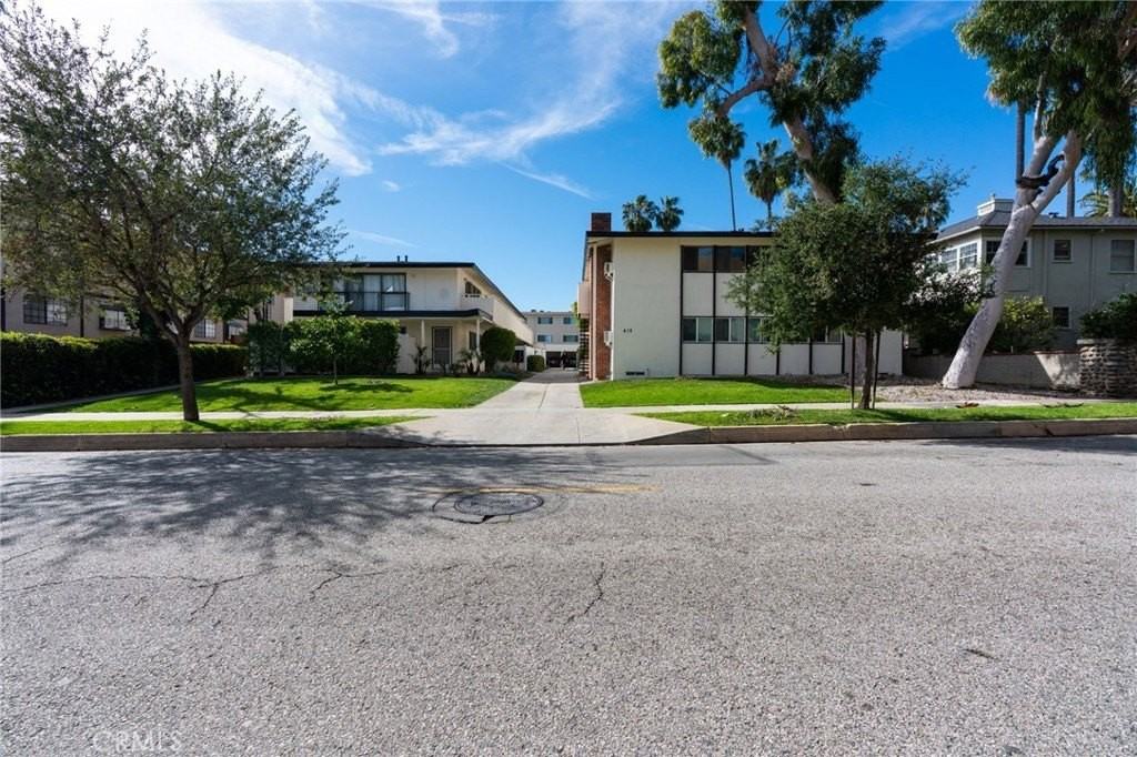 415 S El Molino Ave #11