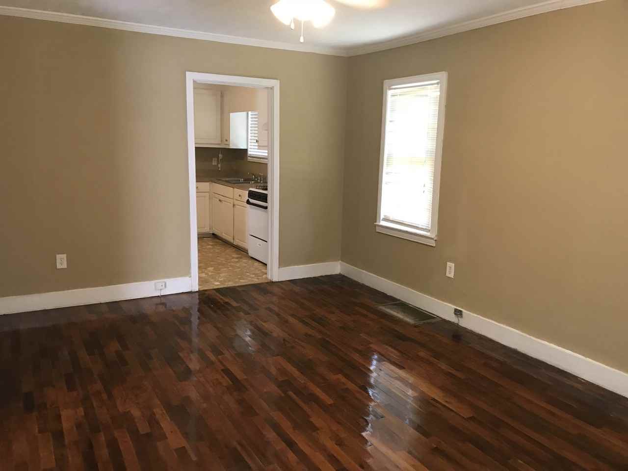 105 N Bennett St #1 - Photo 3 of 11