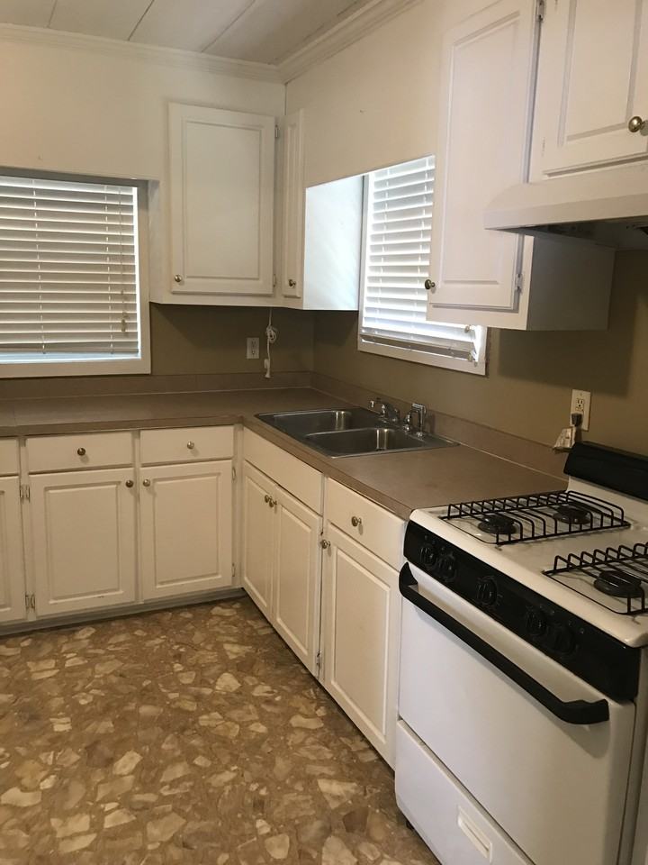 105 N Bennett St #1 - Photo 4 of 11