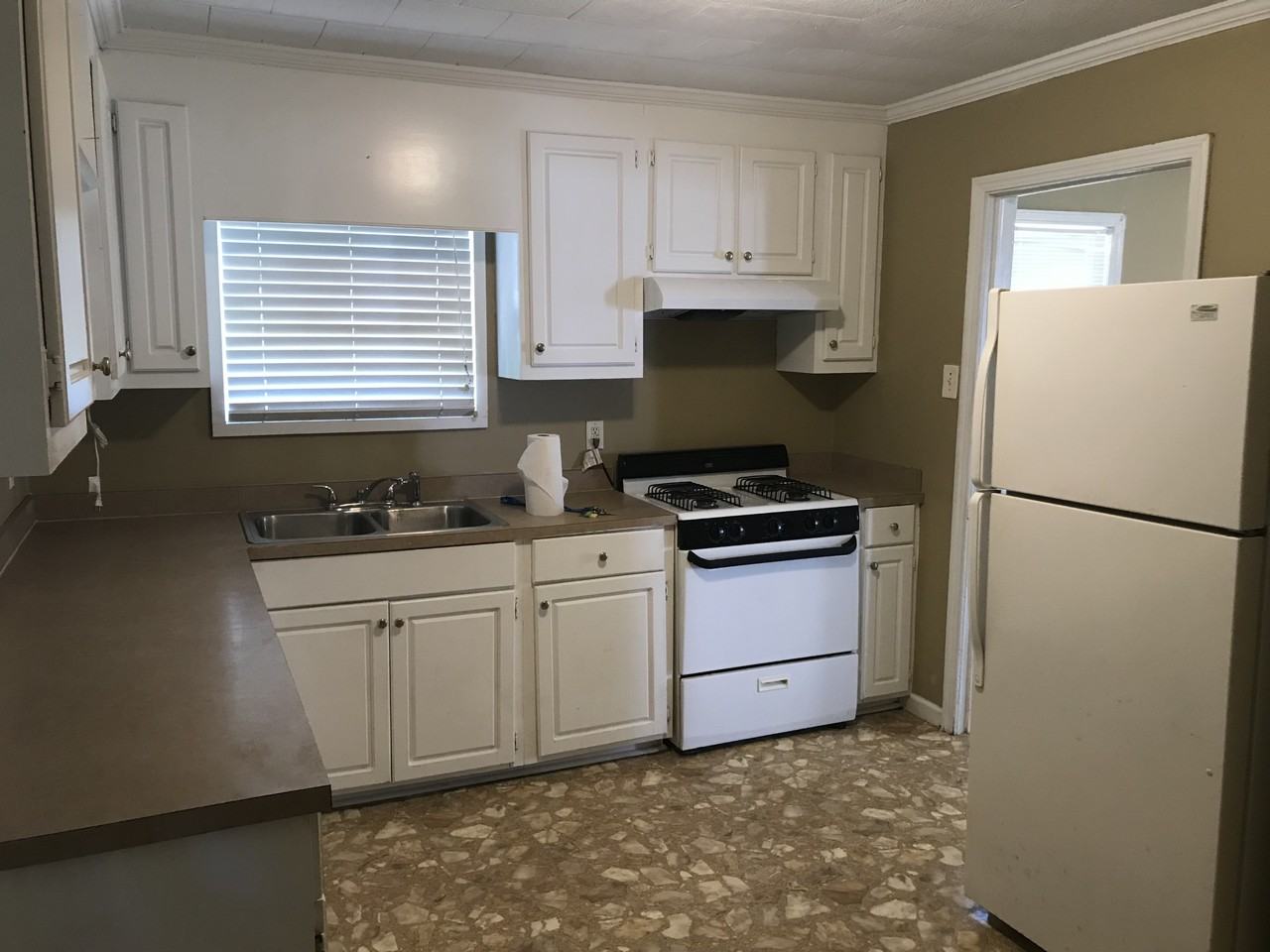 105 N Bennett St #1 - Photo 5 of 11