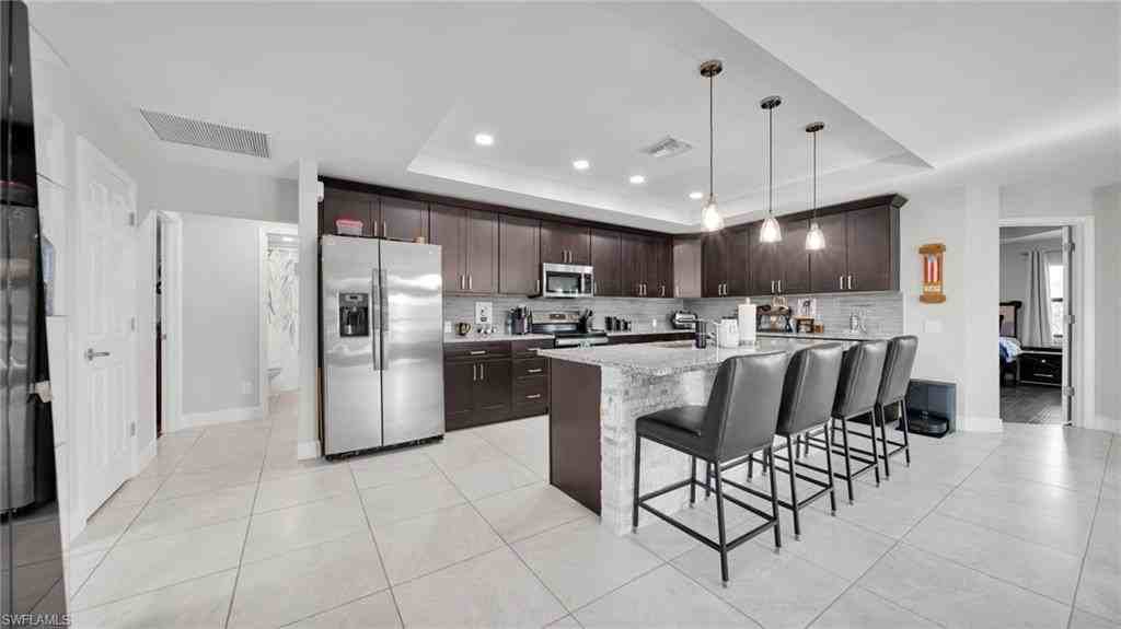 569 Croydon Ave S - Photo 5 of 41