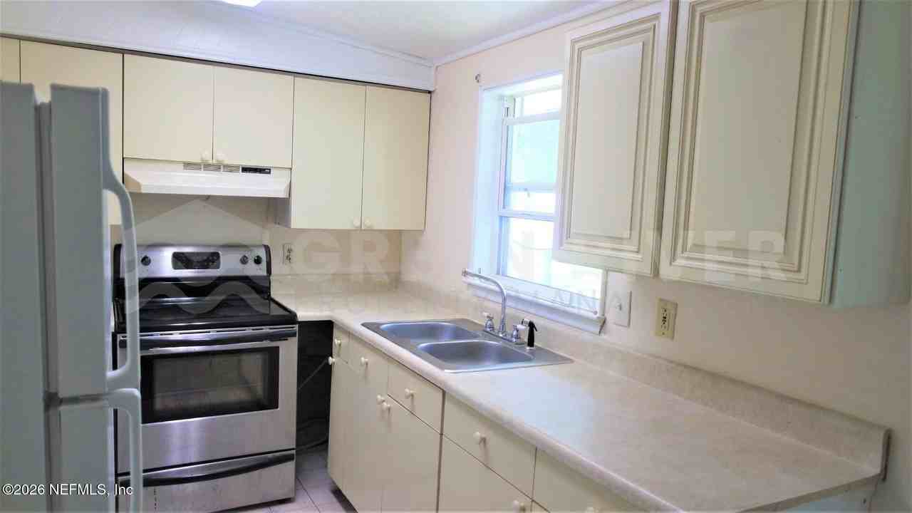 4261 Sabine Dr - Photo 2 of 12