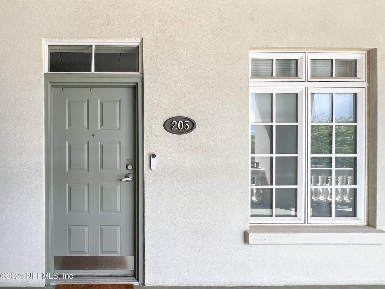 2064 Herschel St Unit 205 - Photo 3 of 25