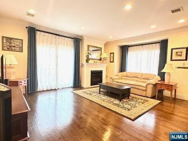 229 E Columbia Ave - Photo 6 of 46