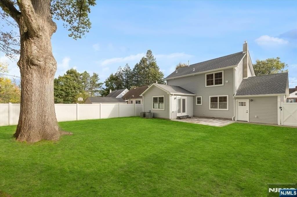 355 Rea Ave - Photo 4 of 33