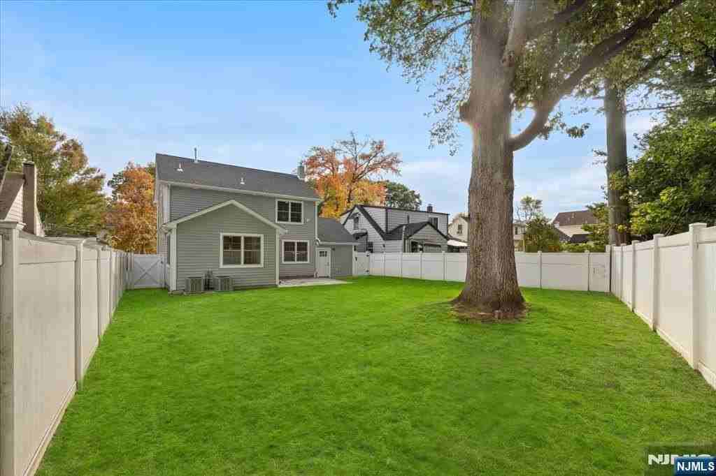 355 Rea Ave - Photo 5 of 33