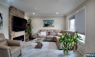 featured image of 543 Liberty Pl