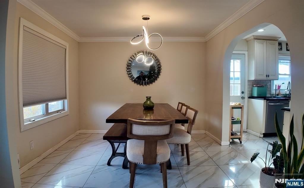 543 Liberty Pl - Photo 2 of 9