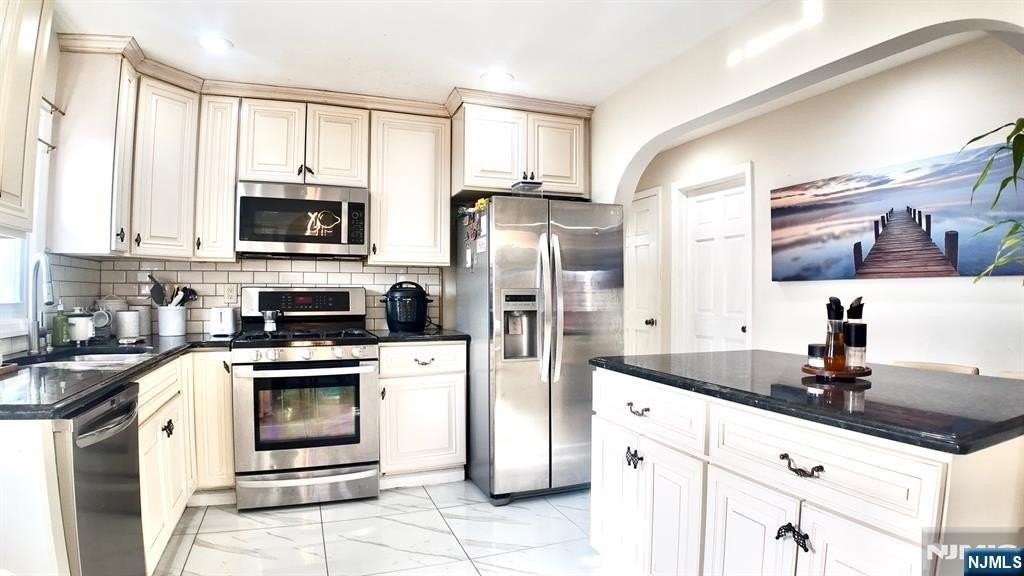 543 Liberty Pl - Photo 5 of 9