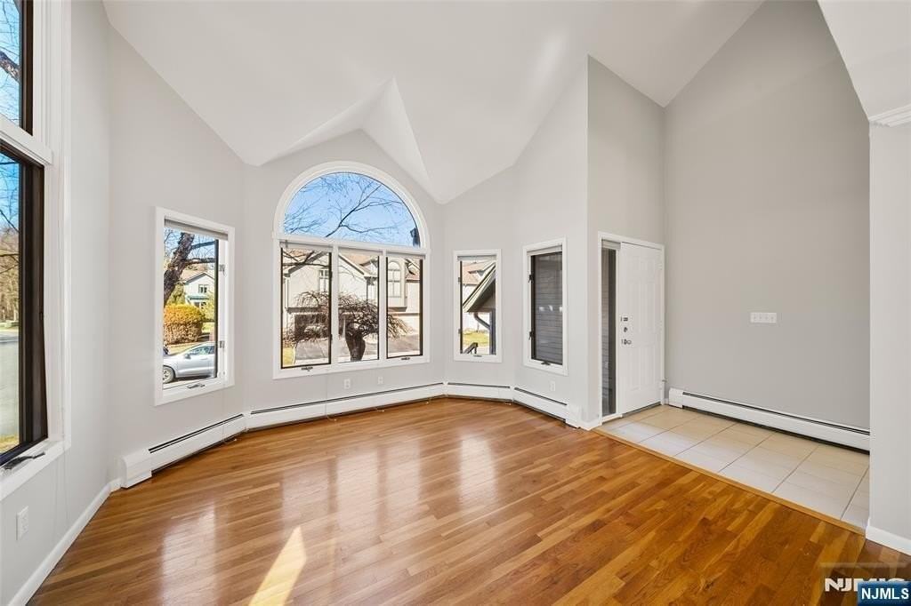 201 Beech Ct - Photo 3 of 35