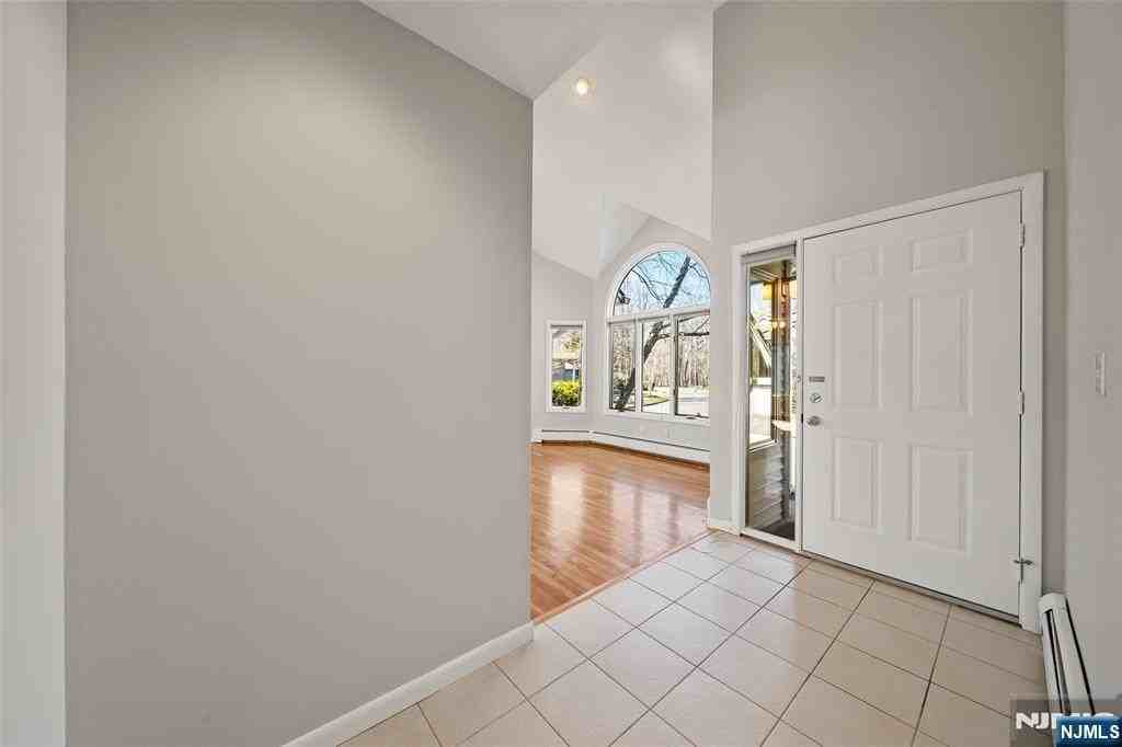 201 Beech Ct - Photo 7 of 35