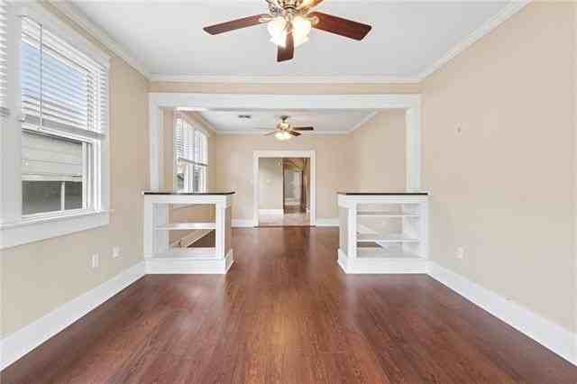 4813 Laurel St - Photo 3 of 13