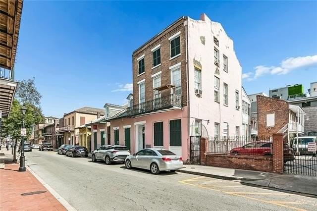 414 Burgundy St #2 - Photo 3 of 7