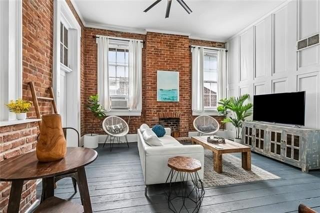 414 Burgundy St #2 - Photo 4 of 7