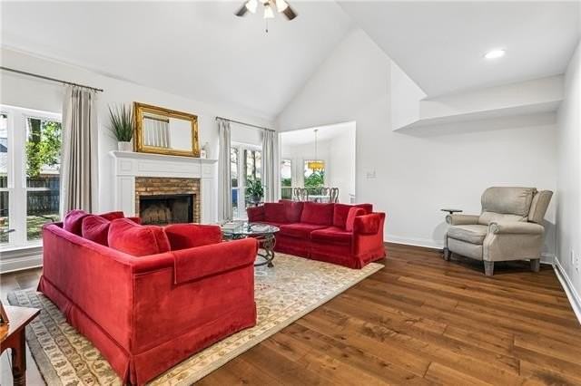 712 Edinburgh Ct - Photo 2 of 18