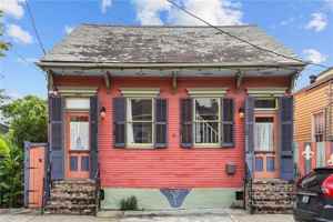 featured image of 3143 Dauphine St