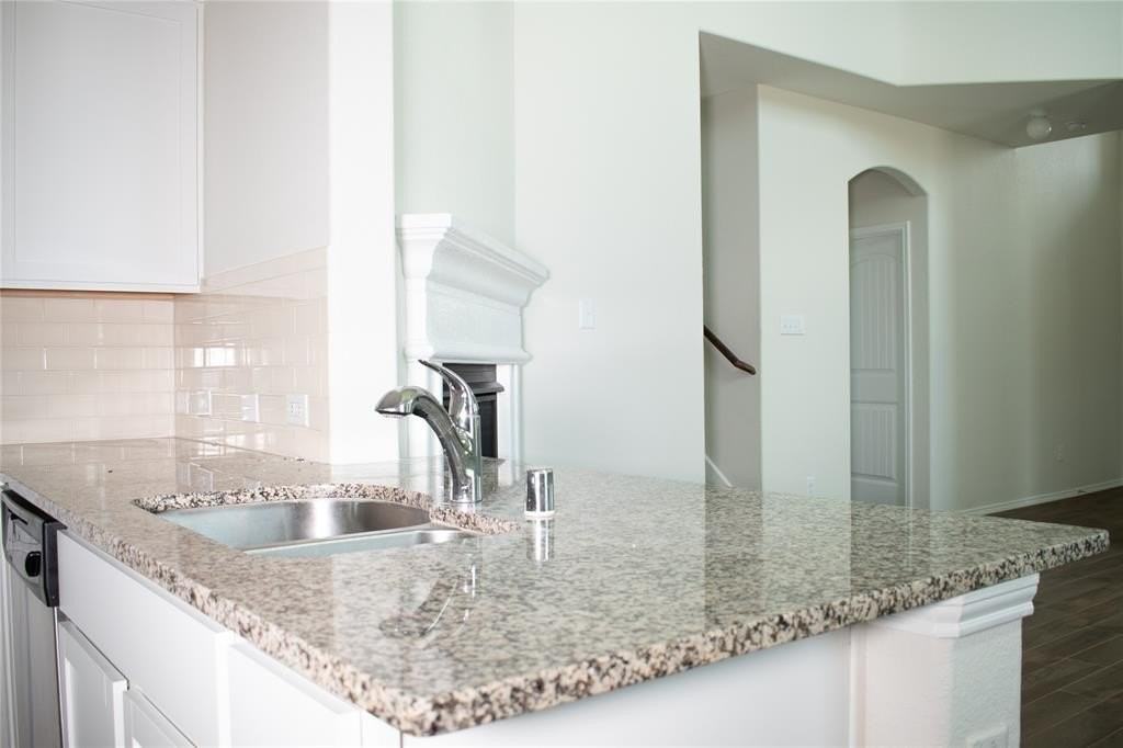 5801 Fir Tree Ln - Photo 6 of 33