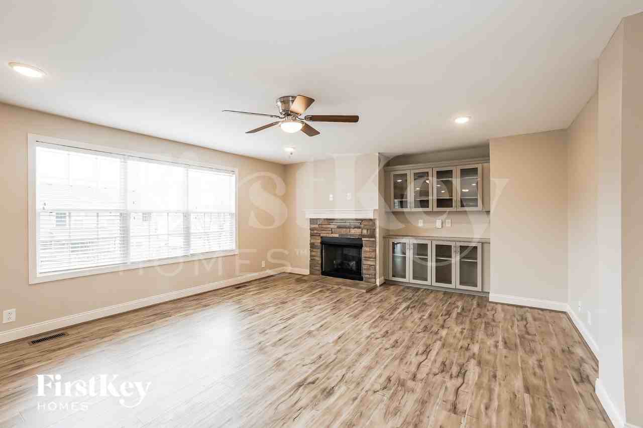764 Crestone Ln - Photo 3 of 19