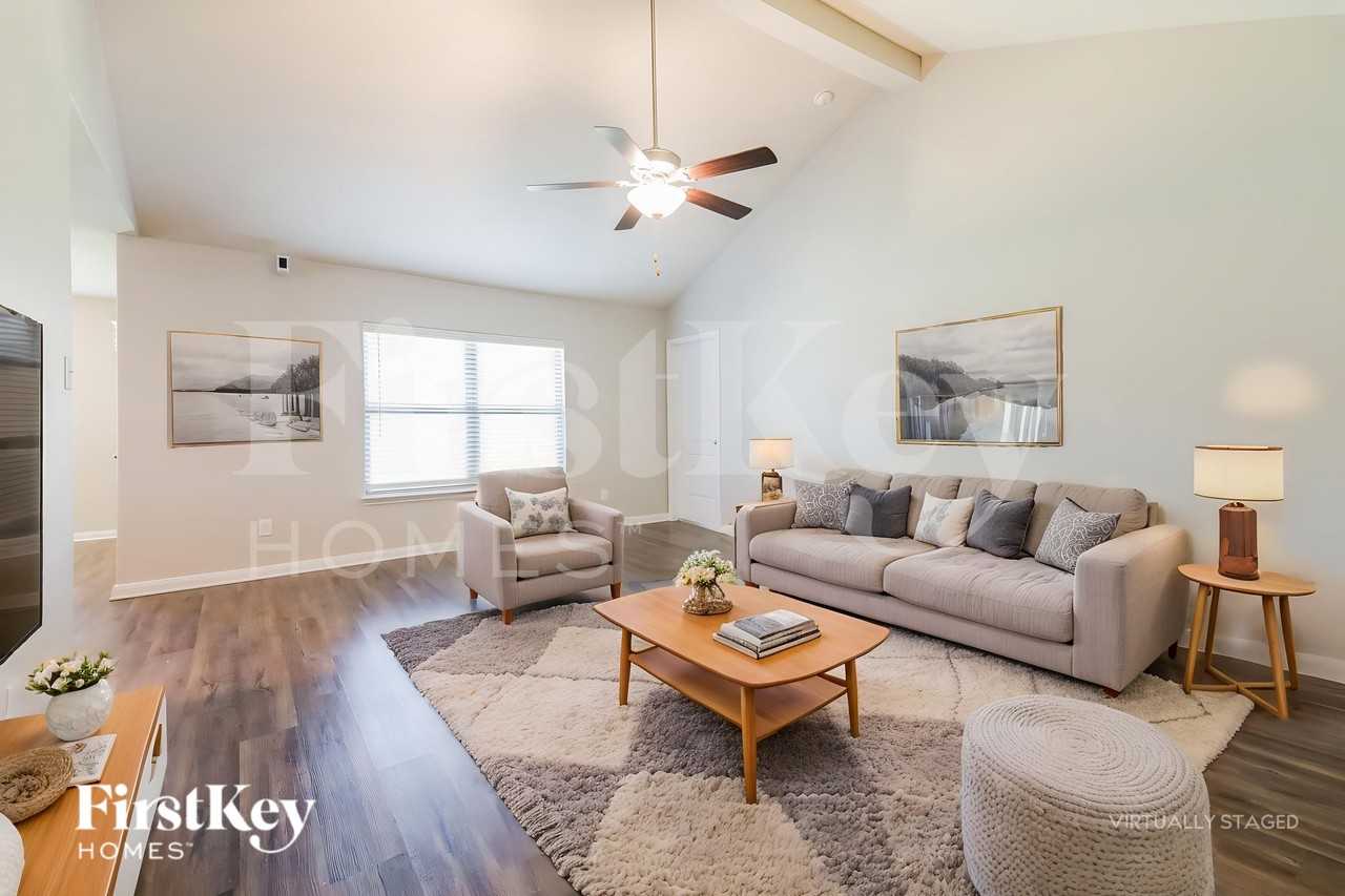 14219 Chaps Dr - Photo 4 of 19