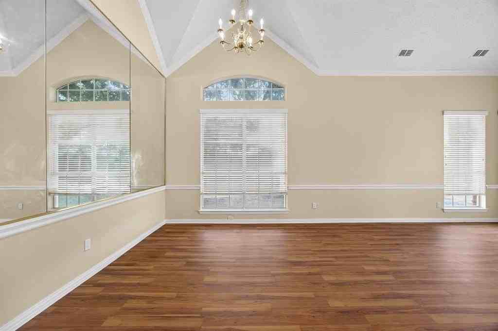 5819 Chatsworth Ct - Photo 5 of 25