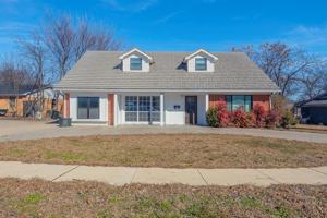 featured image of 109 W Marguerita Dr