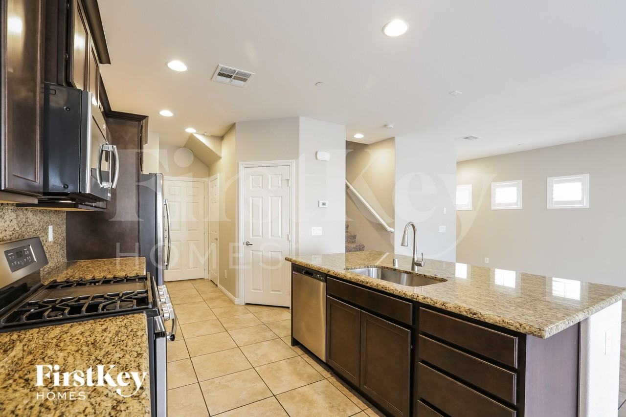 1134 Aubrey Springs Ave - Photo 7 of 19