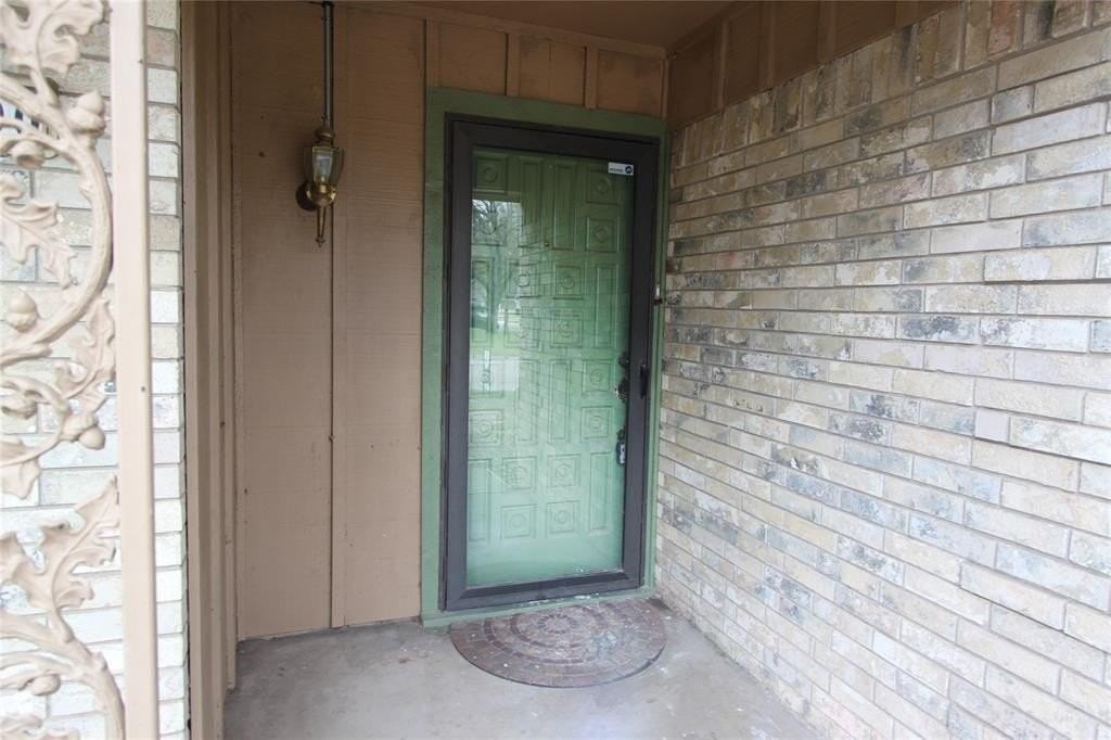 1300 Lynwood St - Photo 2 of 24