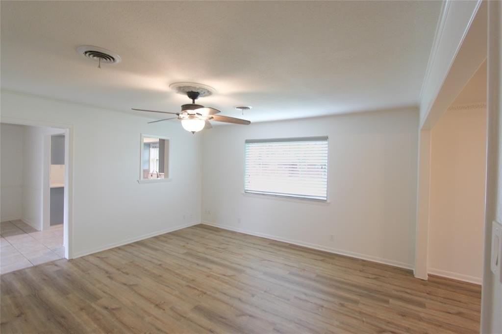 1300 Lynwood St - Photo 4 of 24