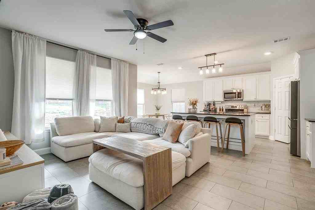 5617 Kilpatrick Ave - Photo 4 of 40